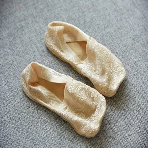 Women lace boat socks, low cut invisible socks with pure cotton bottom, anti slip design.