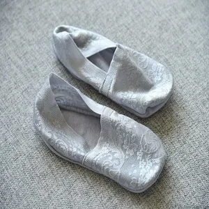 Women lace boat socks detail shot, light grey floral shallow invisible socks with cotton bottom