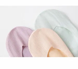 Ice silk boat socks detail showing elastic cuff and seamless pure cotton bottom for breathable wear.