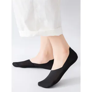 Women summer ice silk mesh shallow invisible socks, breathable low-cut casual anti-slip socks.