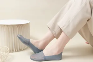 Women lace boat socks detail view, summer thin mesh invisible socks with cotton sole.