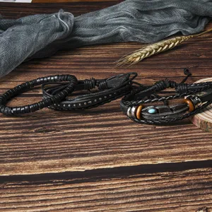 Ensemble de bracelets en cuir multicouche vintage avec plume et perles en bois