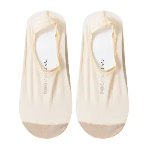 Ultra-thin transparent invisible socks for women, anti-slip cotton bottom low-cut mesh short socks.