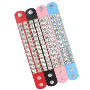 Pulsera de cuero con remaches cuadrados estilo punk multicolor botón a presión moda
