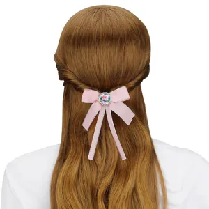 Rosa Schleife Haarklammer für Kinder mit süßem Katzen-Anhänger, elegantes Accessoire für kleine Mädchen.