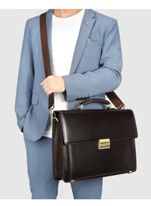 Vue detaillee de la mallette d'affaires pour hommes en cuir veritable avec fermoir metallique.