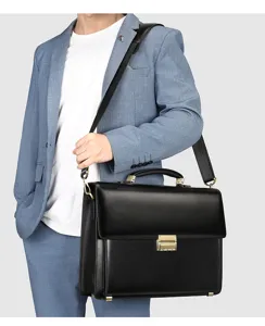 Vue de détail d'un cartable d'affaires en cuir véritable pour homme, design à rabat classique.