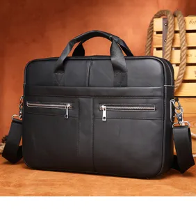 Détail de mallette d'affaires en cuir noir, sac bandoulière pour ordinateur portable d'homme.
