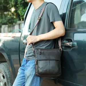 Sac bandoulière en cuir pour homme, sacoche croisée en cuir de vachette pour usage quotidien.