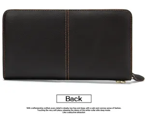 Vista detallada de la cartera larga de cuero para hombre, parte trasera de piel.
