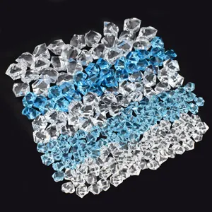 Detaillierte Ansicht von blauen und transparenten dekorativen Acryl-Eissteinen für Basteln