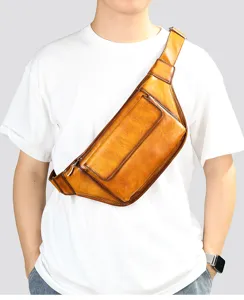 Bolso de pecho de cuero vintage para hombre, elegante bandolera para uso informal.