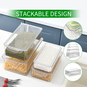 Dettaglio contenitore frigorifero PET trasparente con design impilabile per alimenti.