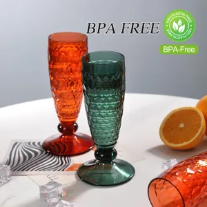 Set de verres à champagne en plastique gaufré, gobelet style vintage pour fête.