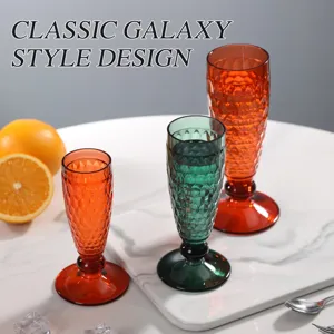 Ensemble de gobelets en plastique gaufré rétro, verre à vin vintage à motif losange élégant.