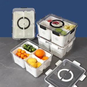 Boîte de rangement transparente pour réfrigérateur en plastique avec compartiments et couvercle.