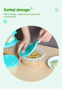 Dettaglio di contenitore per alimenti rotondo trasparente, scatola di plastica con coperchio ciano.