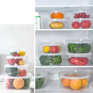 Contenitori per alimenti rotondi trasparenti in plastica con coperchio per frigorifero cucina.