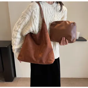 Bruine suède shopper tas met bijpassende etui set, grote casual schoudertas voor dames dagelijks.