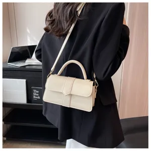 Chique beige schoudertas detail, stijlvolle PU lederen handtas voor dames dagelijks gebruik.