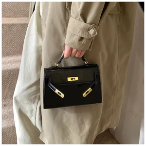 Sac a main noir elegante bandouliere style retro vintage cuir femme mode tendance