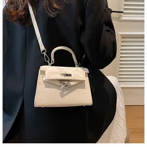 Detalles del bolso de hombro chic de color blanco crema en estilo de lujo elegante