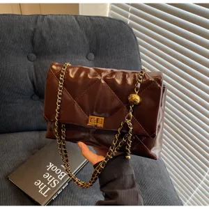 Vintage bruine gewatteerde lederen ketting schoudertas, stijlvolle casual crossbody tas.