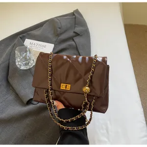 Vintage bruine gewatteerde ketting schoudertas voor dames, elegante luxe crossbody handtas.