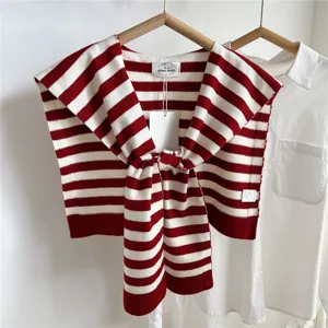 Bufanda chal de punto a rayas rojas y blancas para mujer, elegante top de capa decorativo.