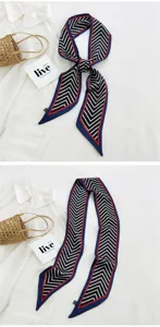 Foulard en soie noir et blanc à motif chevron avec bordure bleue pour cheveux et sacs.