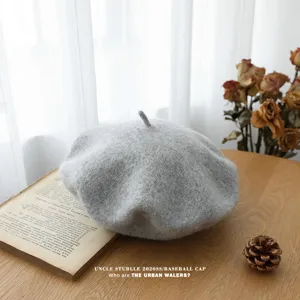 Boina de lana gris para mujer, estilo vintage británico gorro pintor, elegante accesorio otoño invierno.