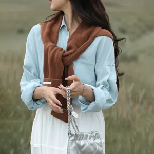 Koreanischer Stil brauner Strick Schulterüberwurf Schal für Damen, cozy Herbst.