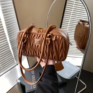 Retro brown quilted leather shoulder bag, large capacity soft underarm pillow bag for women.