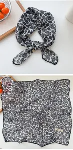 Détail de foulard carré en coton lin à motif cachemire noir et blanc avec bordure en dentelle.