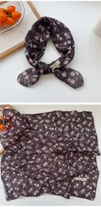 Foulard carré fleuri en coton lin marron foncé accessoire polyvalent pour cheveux et cou femme.