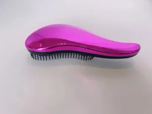 Professionale spazzola per capelli districante rosa metallizzata, design ergonomico ideale.