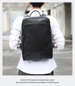Sac à dos noir en cuir pour homme vue arrière détail, sac ordinateur professionnel robuste.