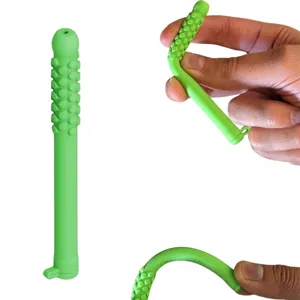 Grüner Silikon Kauschmuck Beißkette sensorisches Kautool flexible Atemröhre mit Noppen