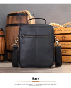 Vista detallada del bolso mensajero de cuero genuino para hombre con bolsillo.