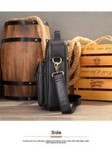 Detalle lateral del bolso bandolera de hombre en cuero genuino con herrajes de calidad.