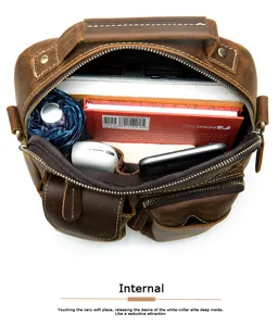 Detalle interior del bolso bandolera de cuero de caballo loco para hombre con gran capacidad.