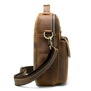 Bolso de hombro para hombre de cuero genuino vintage estilo casual con vista lateral