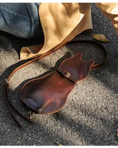 Retro genuine leather cat shaped crossbody bag, crazy horse leather cute cat shoulder bag detail.