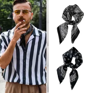 Sciarpa quadrata in raso con stampa paisley nera da uomo stile vintage elegante