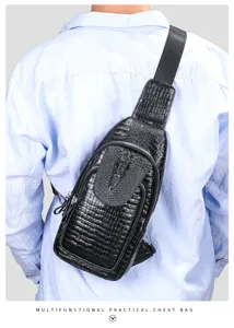 Zwarte heren borsttas van leer met krokodillenpatroon, stijlvolle crossbody tas voor dagelijks gebruik.