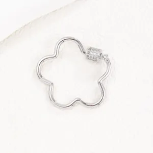 Vue détaillée fermoir de bijoux fleur en zircone micro-sertie cuivre collier bracelet DIY
