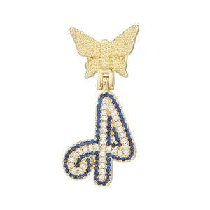 Wunderschöner Schmetterling Buchstabe Anhänger mit blauen und weißen Zirkonia für den Alltag.