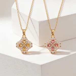 Elegante vergoldete Zirkon Kleeblatt Anhänger Halskette mit bunten Kristallen für Damen chic.