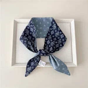 Elegantes doppelseitiges gemustertes kleines Twilly-Seidenband für Damen, ideal für Hals oder Haare.