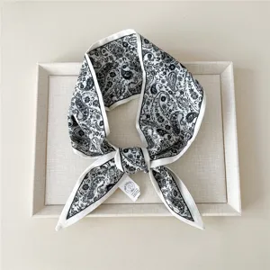 Schwarz-weißer Paisley-Muster Twilly Schal, elegante Hals- und Haarband-Accessoires.
